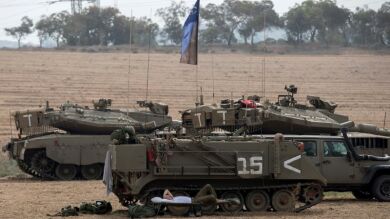 Israel ataca una posición militar en Gaza en represalia por el disparo de un proyectil desde la franja palestina