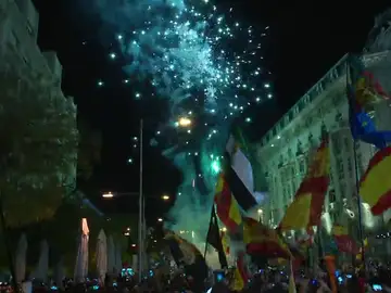 Policías y guardias civiles celebran la aprobación de la ley que tramita la equiparación salarial Policías y guardias civiles celebran la aprobación de la ley que tramita la equiparación salarial