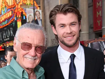 Stan Lee con Chris Hemsworth Stan Lee con Chris Hemsworth