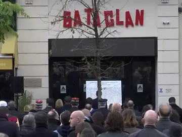 Homenaje nacional a las víctimas de Bataclan en París y Saint-Denis Homenaje nacional a las víctimas de Bataclan en París y Saint-Denis