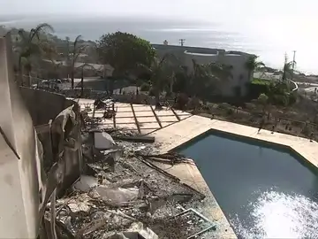 El fuego descontrolado de California está destruyendo las mansiones de los famosos El fuego descontrolado de California está destruyendo las mansiones de los famosos