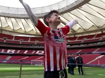 El Atlético de Madrid cumple el sueño del pequeño Manu, el niño que conmovió a Griezmann El Atlético de Madrid cumple el sueño del pequeño Manu, el niño que conmovió a Griezmann