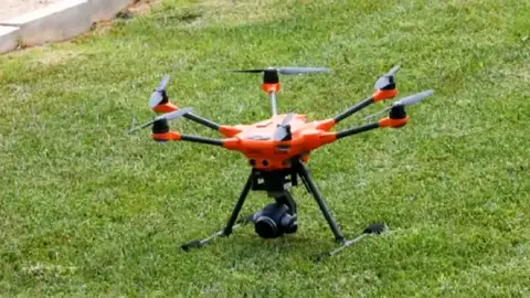 Un complejo turístico de Murcia sustituye por drones a los vigilantes de seguridad Un complejo turístico de Murcia sustituye por drones a los vigilantes de seguridad