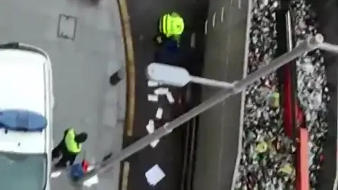 Fallece una ciclista arrollada por un camión en Bilbao Fallece una ciclista arrollada por un camión en Bilbao