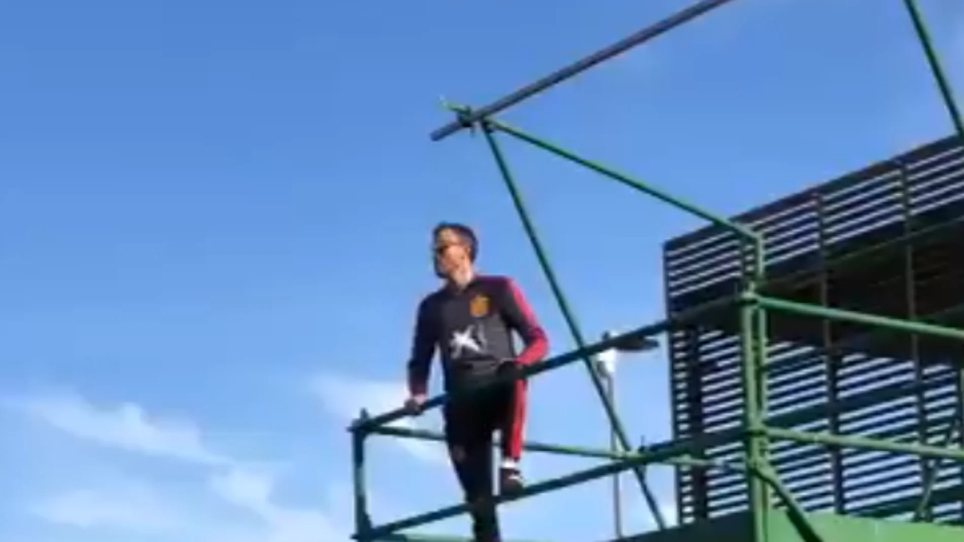 Luis Enrique, subido en su andamio Luis Enrique, subido en su andamio