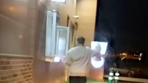 La Policía de Palma recuerda que el patinete eléctrico no puede ir por la calzada... ni para recoger comida rápida La Policía de Palma recuerda que el patinete eléctrico no puede ir por la calzada... ni para recoger comida rápida