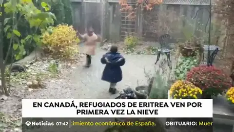 La tierna reacción de unos niños refugiados al ver por primera vez la nieve La tierna reacción de unos niños refugiados al ver por primera vez la nieve