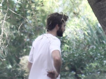 Liam Hemsworth examina daños en casa de Miley Cyrus 