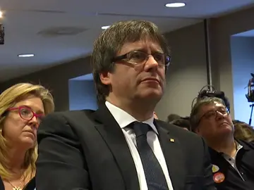 Puigdemont ofrece ser el número dos de Junqueras en una lista unitaria para las elecciones europeas Puigdemont ofrece ser el número dos de Junqueras en una lista unitaria para las elecciones europeas