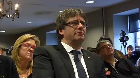 Puigdemont ofrece ser el número dos de Junqueras en una lista unitaria para las elecciones europeas Puigdemont ofrece ser el número dos de Junqueras en una lista unitaria para las elecciones europeas