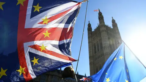 Reino Unido y Unión Europea llegan a un acuerdo clave a "nivel técnico" sobre el 'brexit' Noticias 2 Antena 3 (13-11-18) Reino Unido y Unión Europea llegan a un acuerdo clave a "nivel técnico" sobre el 'brexit'