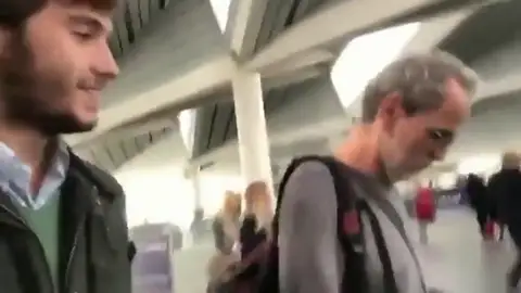 El vídeo de dos jóvenes acosando a Willy Toledo El vídeo de dos jóvenes acosando a Willy Toledo