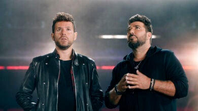 La espectacular promo de 'La Voz' en Antena 3: ¿Qué le dice Antonio Orozco a Pablo López al oído?