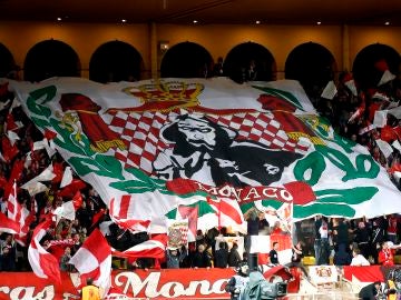 Aficionados del Mónaco en el estadio Luis II