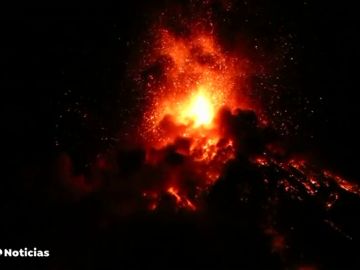 Evacuan a casi 4.000 personas por la erupción del Volcán de Fuego en Guatemala