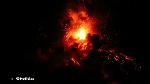 Evacuan a casi 4.000 personas por la erupción del Volcán de Fuego en Guatemala Evacuan a casi 4.000 personas por la erupción del Volcán de Fuego en Guatemala