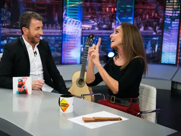 Ana Belén desvela en 'El Hormiguero 3.0' cómo es trabajar con su hijo: "Tengo que morderme la lengua muchas veces" Ana Belén desvela en 'El Hormiguero 3.0' cómo es trabajar con su hijo: "Tengo que morderme la lengua muchas veces"