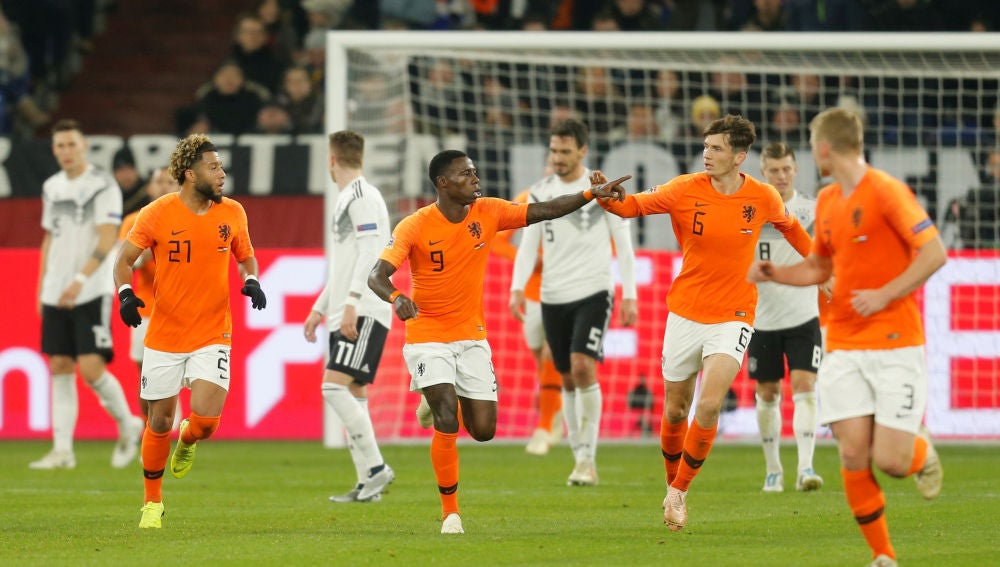 Promes celebra su gol contra Alemania
