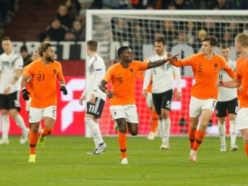 Promes celebra su gol contra Alemania