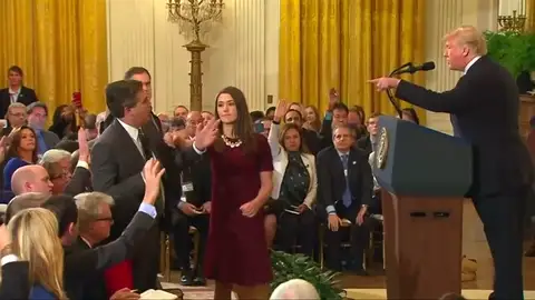 Trump da marcha atrás y restituye al periodista de la CNN Jim Acosta como corresponsal Trump da marcha atrás y restituye al periodista de la CNN Jim Acosta como corresponsal