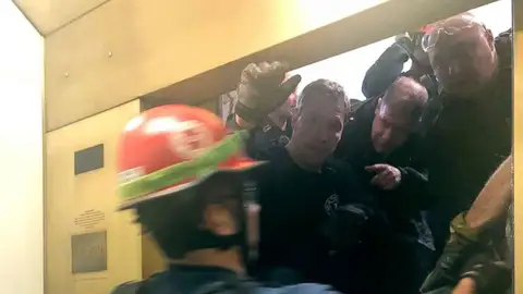 Imagen del rescate de los atrapados Imagen del rescate de los atrapados