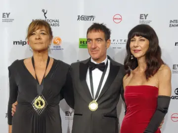 Los actores y el equipo de 'La casa de papel' reaccionan tras ganar un Emmy Internacional Los actores y el equipo de 'La casa de papel' reaccionan tras ganar un Emmy Internacional