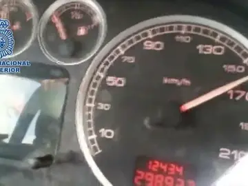 Detenido un menor de 17 años que conducía a 160 km/h "jaleado" por su padre Detenido un menor de 17 años que conducía a 160 km/h "jaleado" por su padre