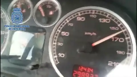 Detenido un menor de 17 años que conducía a 160 km/h "jaleado" por su padre Detenido un menor de 17 años que conducía a 160 km/h "jaleado" por su padre