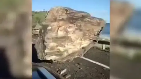 El desprendimiento de una gran roca obliga a cortar el tráfico entre Torrox Costa y Nerja El desprendimiento de una gran roca obliga a cortar el tráfico entre Torrox Costa y Nerja