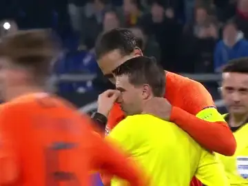El árbitro del Alemania - Holanda se enteró de la muerte de su madre en el descanso del partido El árbitro del Alemania - Holanda se enteró de la muerte de su madre en el descanso del partido