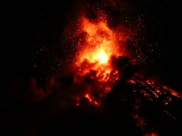 El volcán de Fuego obliga a evacuar a más de cinco mil personas en Guatemala
