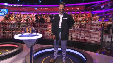 La peculiar presentación de Fernando cantando al más puro estilo de los “blusas”