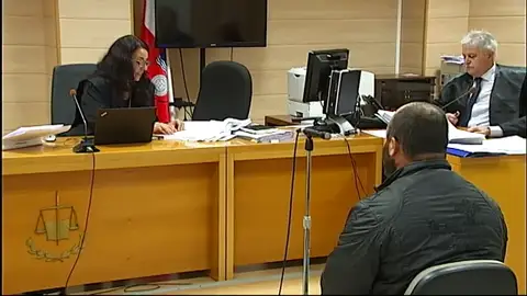 Condenado a un año de prisión por la muerte de una joven holandesa que hacía "puenting" en Cantabria Condenado a un año de prisión por la muerte de una joven holandesa que hacía "puenting" en Cantabria