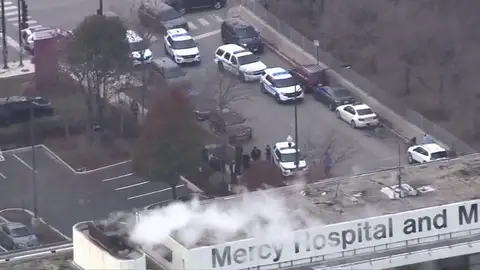 Cuatro muertos en un tiroteo en un hospital de Chicago Cuatro muertos en un tiroteo en un hospital de Chicago