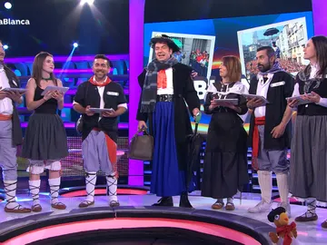 Arturo Valls se viste de Celedón para celebrar el especial de ‘La Blanca’ Arturo Valls se viste de Celedón para celebrar el especial de ‘La Blanca’