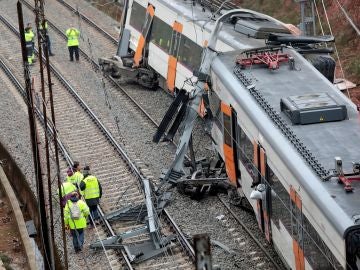 Vista del descarrilamiento de un tren de cercanías en Vacarisses