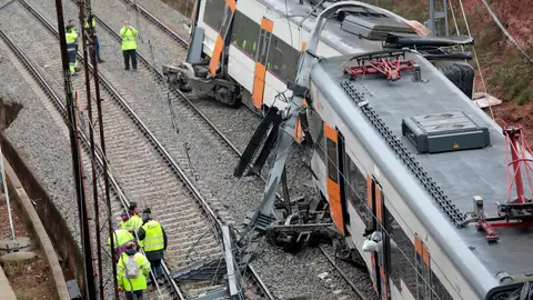 Vista del descarrilamiento de un tren de cercanías en Vacarisses Vista del descarrilamiento de un tren de cercanías en Vacarisses