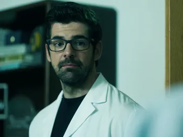 Jon descubre la relación clandestina de su hermano Iñaki y Guillermo Jon descubre la relación clandestina de su hermano Iñaki y Guillermo