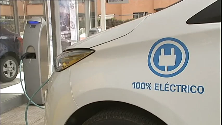 Imagen de archivo de un coche el&eacute;ctrico