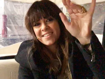 Acompañamos a Vanesa Martín al plató de 'La Voz Kids' sobre ruedas Acompañamos a Vanesa Martín al plató de 'La Voz Kids' sobre ruedas