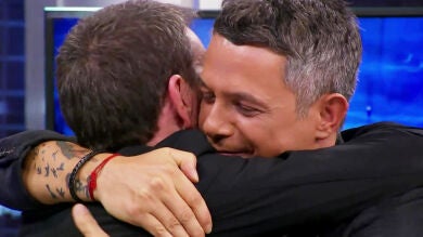 La gran emoción con la que Alejandro Sanz ha visto el vídeo de Stefano: 