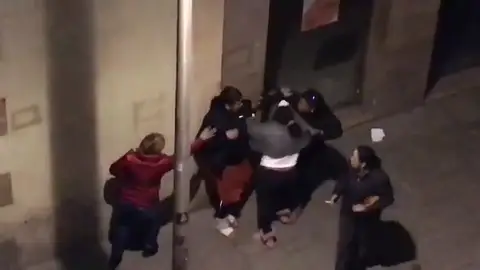 Una pelea entre prostitutas desata la tensión en el Raval de Barcelona Una pelea entre prostitutas desata la tensión en el Raval de Barcelona