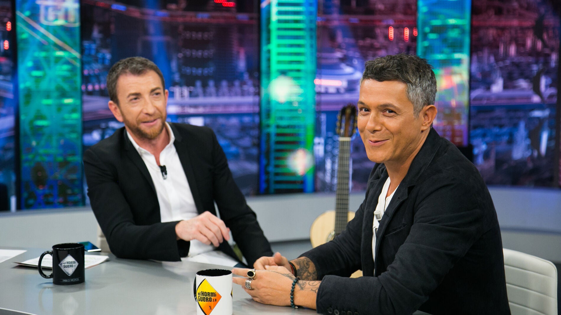 V&Iacute;DEO: Los regalos de Alejandro Sanz a Pablo Motos por ser invitado en 'El Hormiguero 3.0'