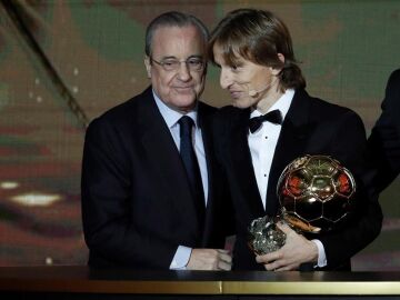 Florentino Pérez con Luka Modric. 