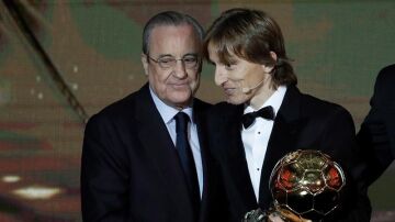 Florentino Pérez con Luka Modric. 