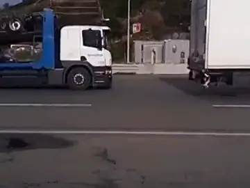 Mejora la situación en el paso de Biriatou tras los 10 kilómetros de cola de primera hora por los piquetes en Francia Mejora la situación en el paso de Biriatou tras los 10 kilómetros de cola de primera hora por los piquetes en Francia