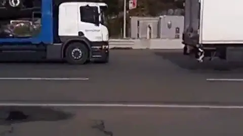 Mejora la situación en el paso de Biriatou tras los 10 kilómetros de cola de primera hora por los piquetes en Francia Mejora la situación en el paso de Biriatou tras los 10 kilómetros de cola de primera hora por los piquetes en Francia