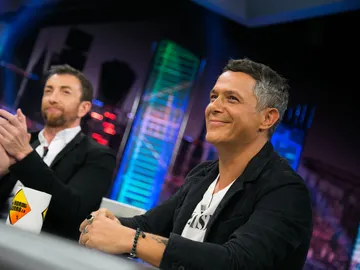 VÍDEO: La bonita historia que esconde 'No tengo nada', el nuevo single de Alejandro Sanz: "Vivir el presente con la gente que quieres" VÍDEO: La bonita historia que esconde 'No tengo nada', el nuevo single de Alejandro Sanz: "Vivir el presente con la gente que quieres"