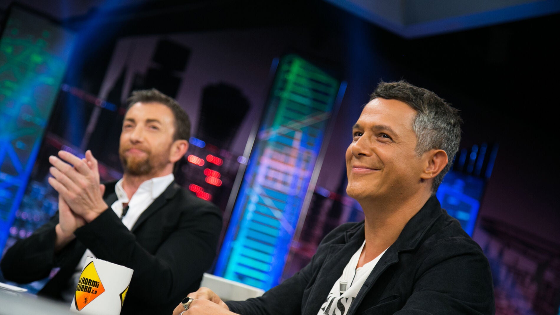 V&Iacute;DEO: La bonita historia que esconde 'No tengo nada', el nuevo single de Alejandro Sanz: "Vivir el presente con la gente que quieres"