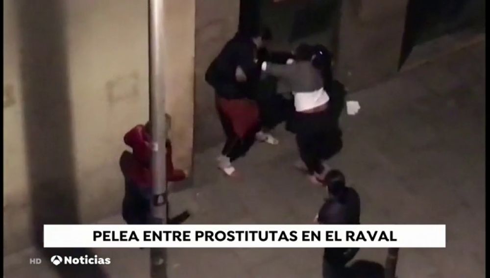 Una pelea entre prostitutas desata la tensión en el Raval de Barcelona